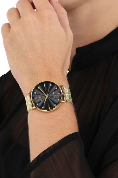 Damen-Armbanduhr mit Diamanten in Gold