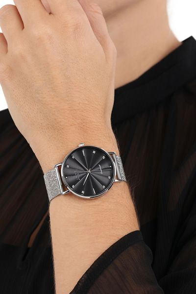 Damen-Armbanduhr mit Diamanten in Silber