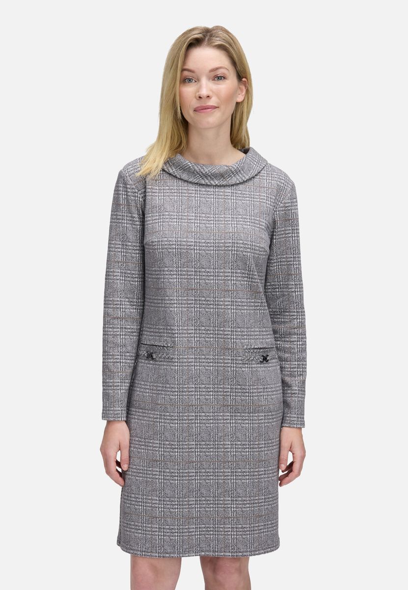 Klassisches Langarmkleid mit Karomuster