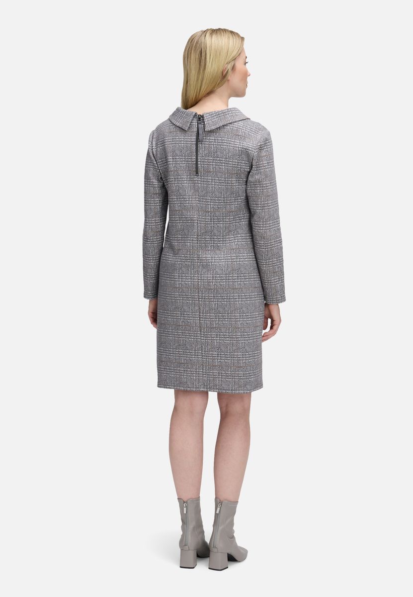 Klassisches Langarmkleid mit Karomuster