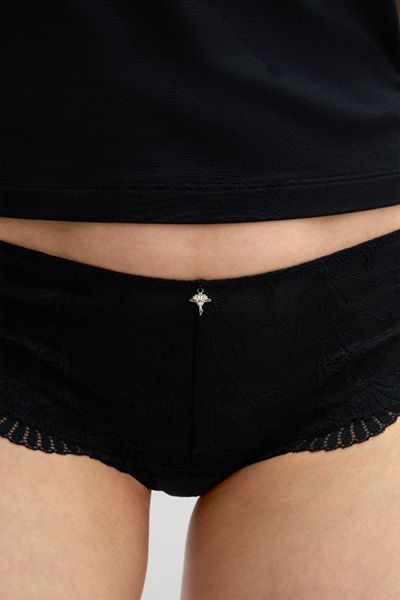 Hipster Beautiful Unterwäsche mit schwarzer Spitze und Blumendesign