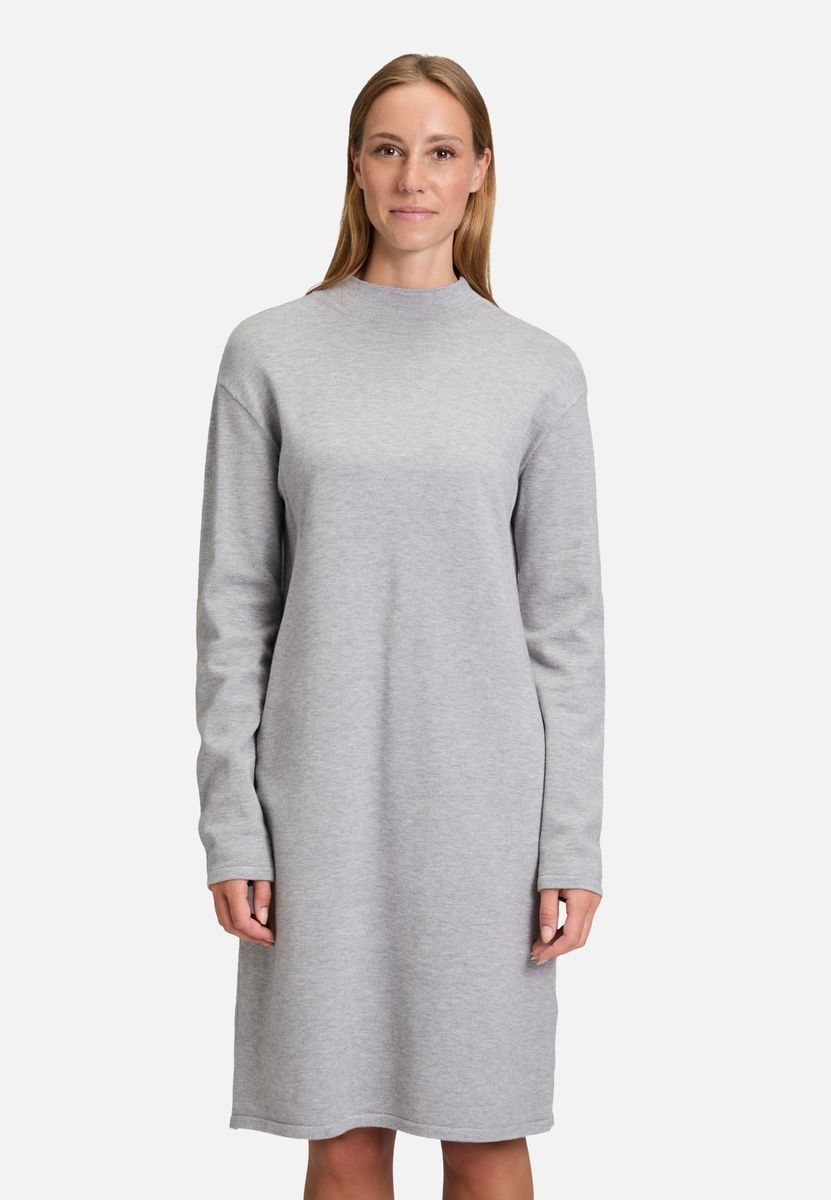 Minimalistisches Strickkleid mit Stehkragen