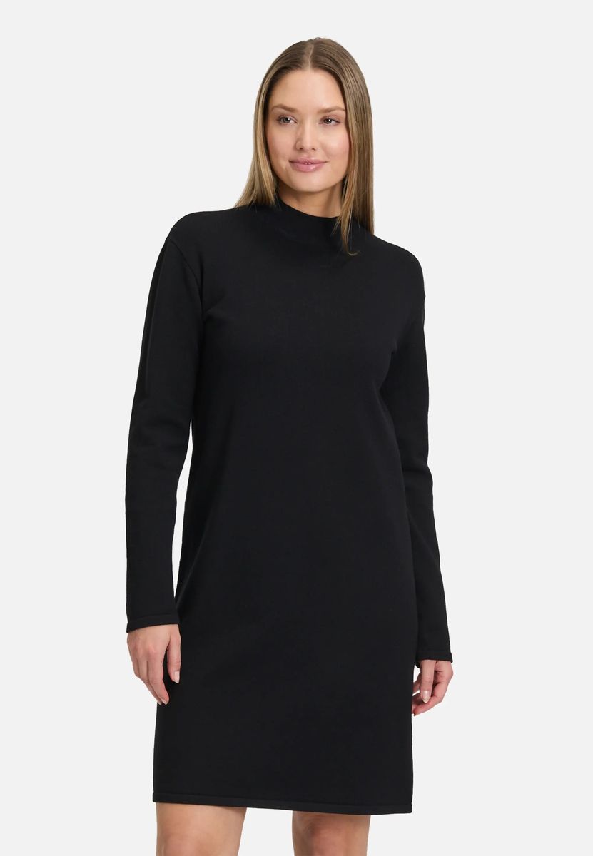 Minimalistisches Strickkleid mit Stehkragen