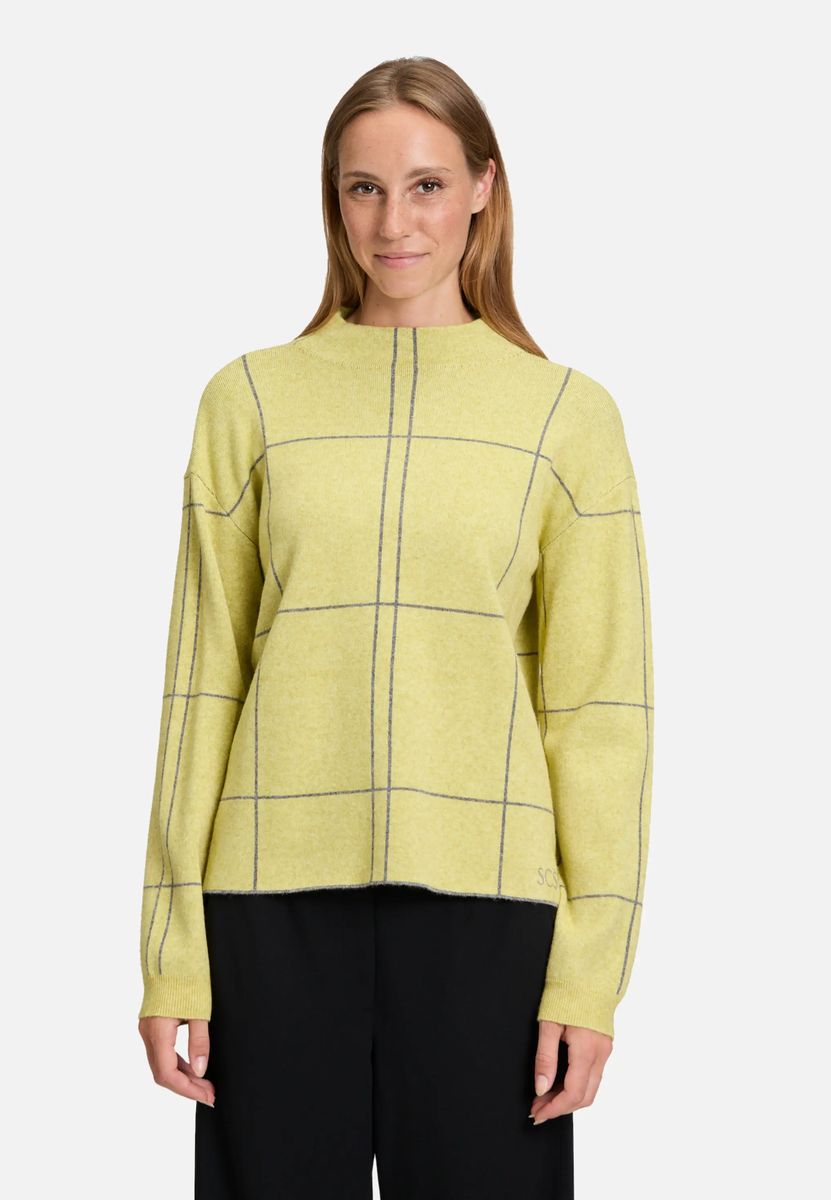 Moderner Strickpullover mit Karomuster