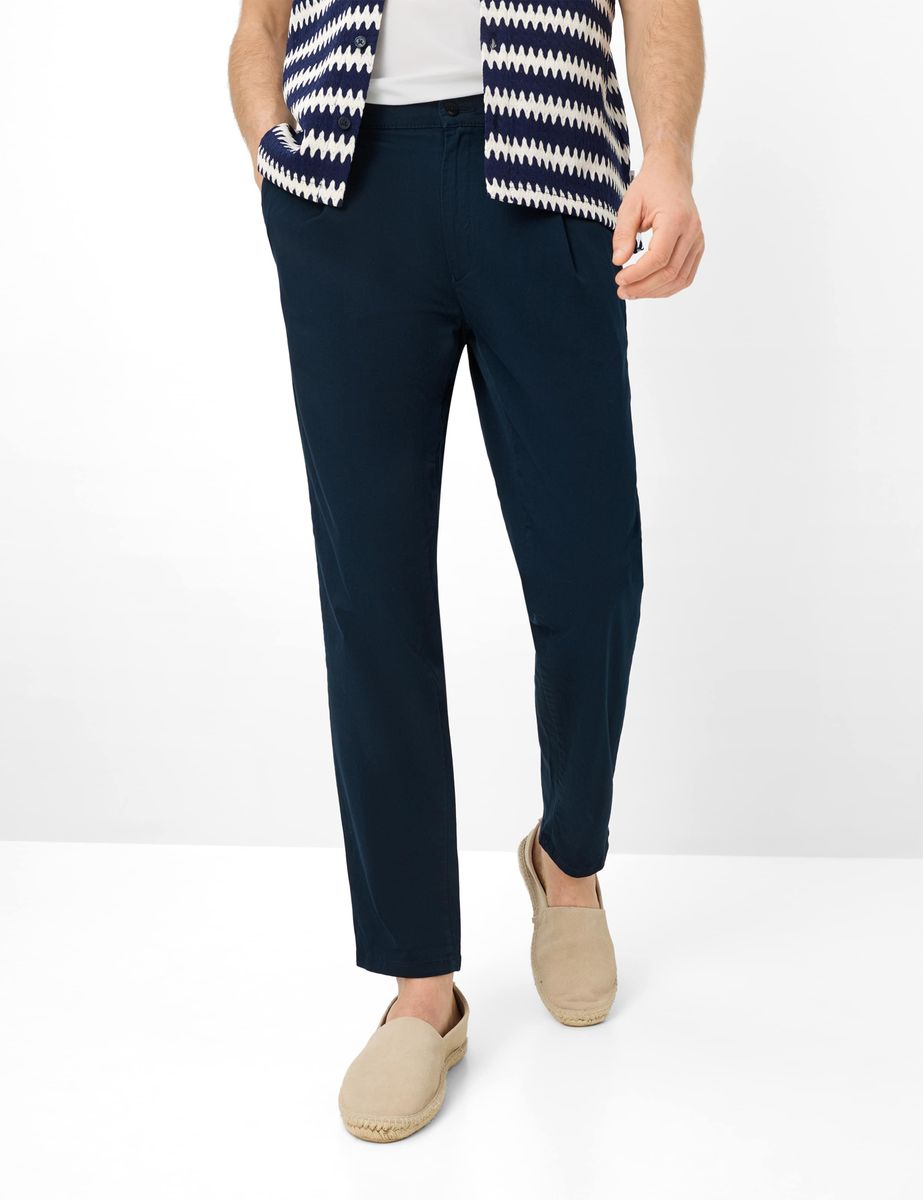 Relaxte, konisch zulaufende Navy-Chinohose