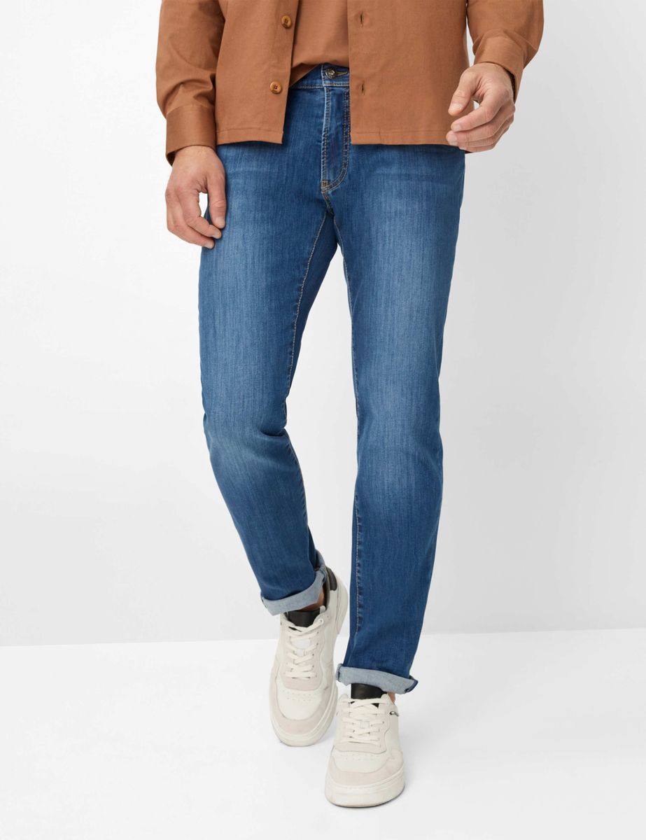 Modern Fit Five-Pocket Jeans