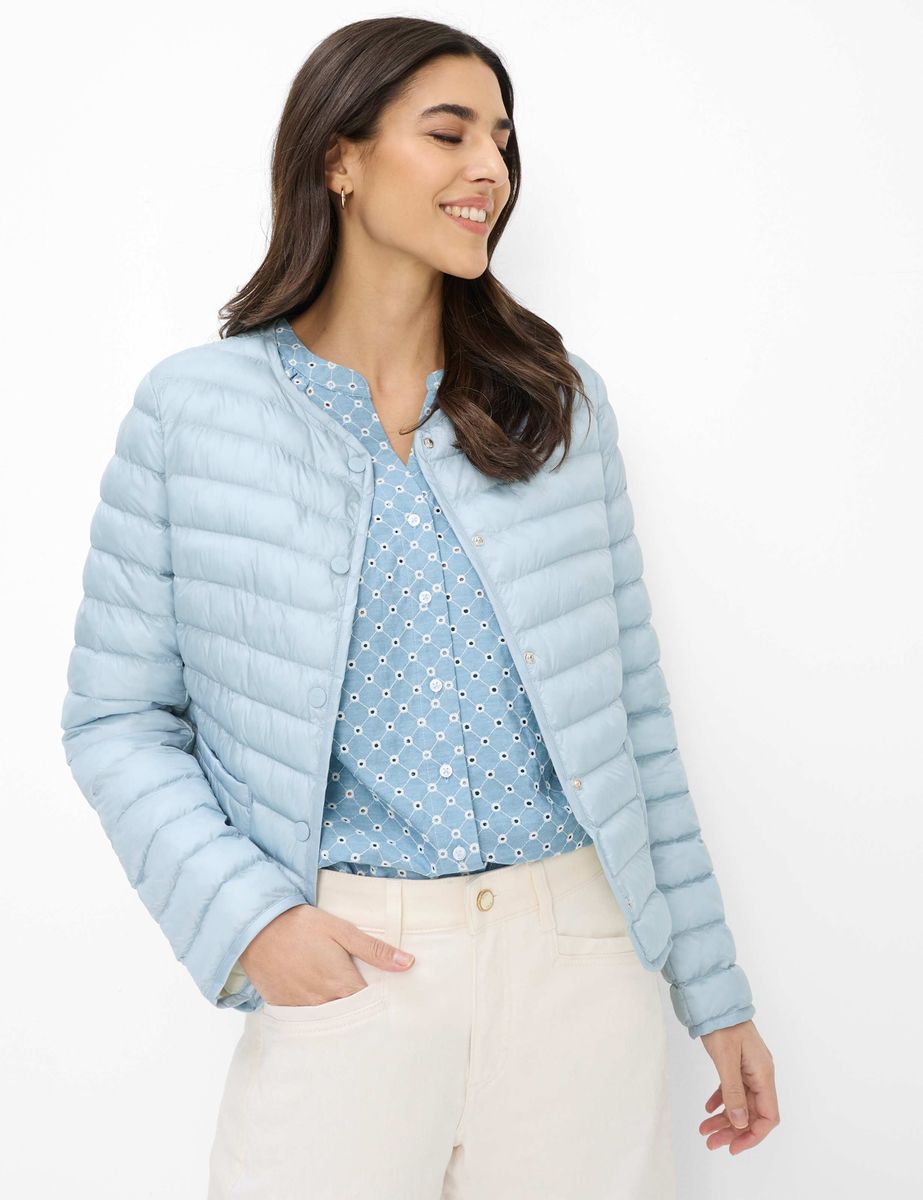 Hellblaue Steppjacke mit gestepptem Design