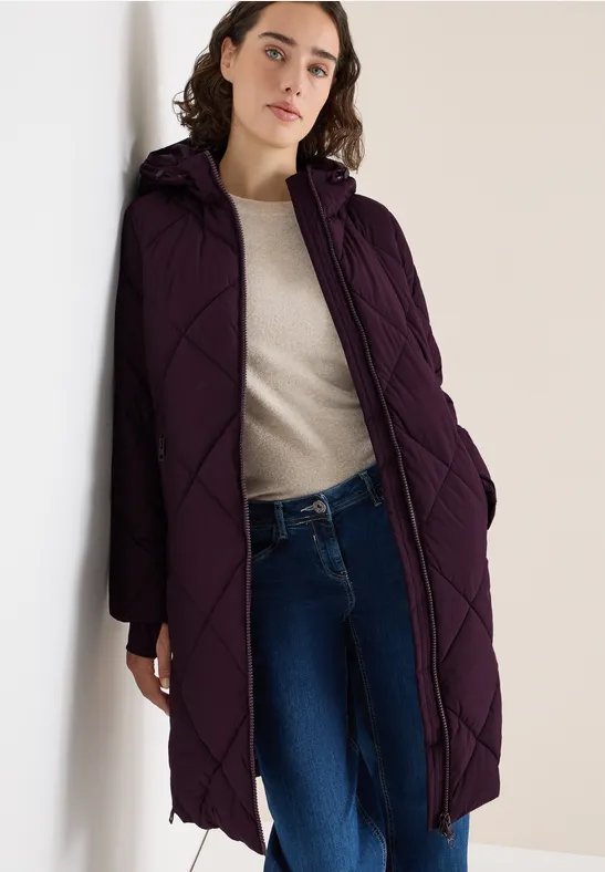 Lange Steppjacke mit Rautenmuster