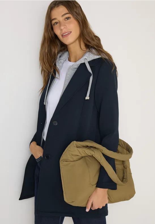 Vielseitiger Blazer mit herausnehmbarem Kapuzeneinsatz
