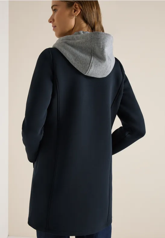Vielseitiger Blazer mit herausnehmbarem Kapuzeneinsatz