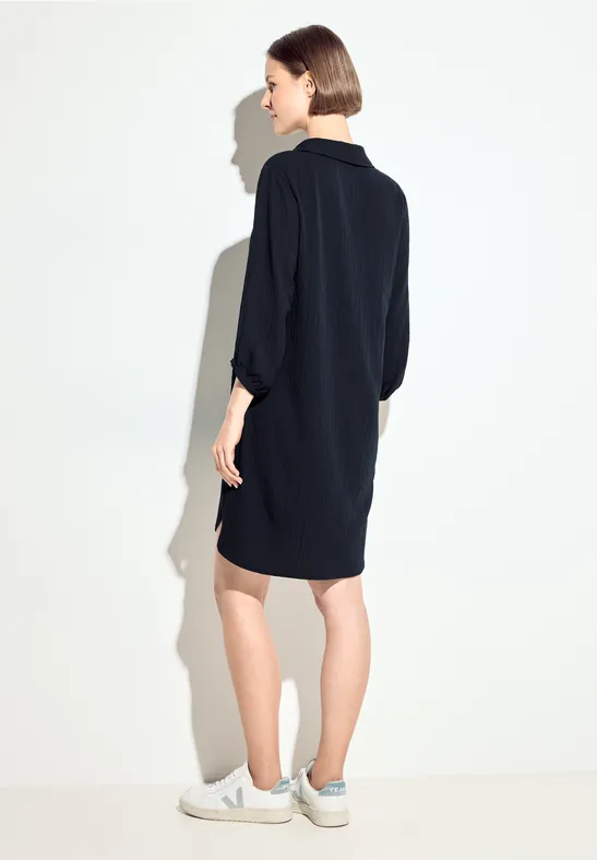 Mini-Kleid mit Crinkle-Textur und Kragen