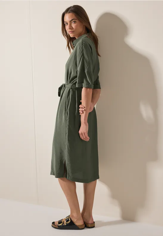 Grünes Musselin-Midi-Hemdkleid