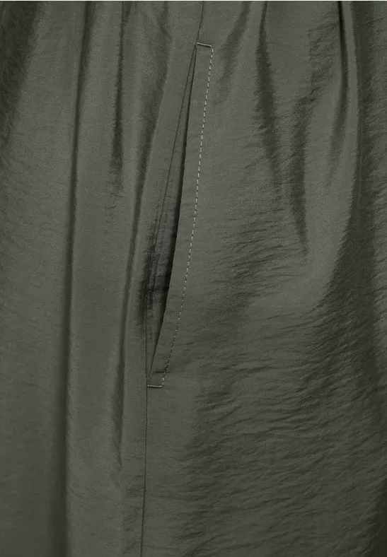 Grünes Musselin-Midi-Hemdkleid