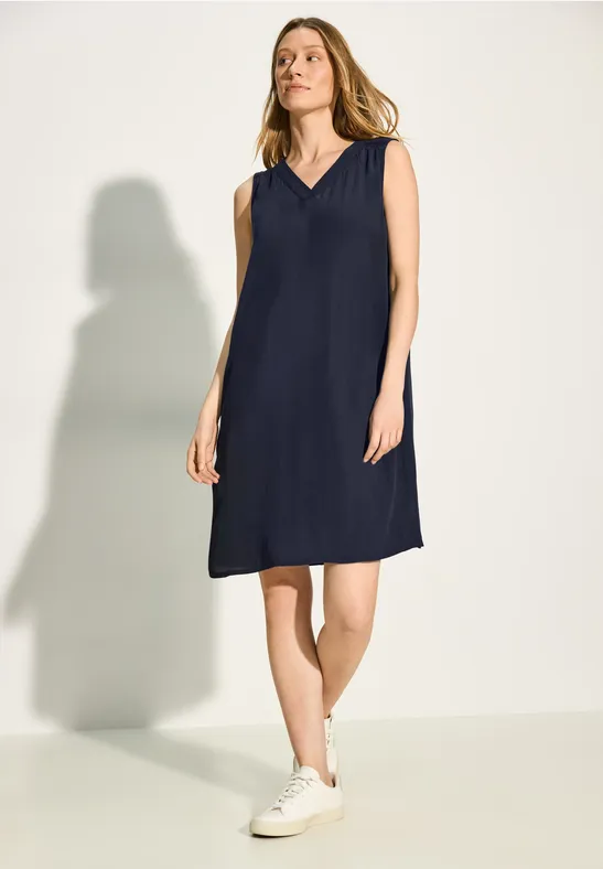 Ärmelloses Kleid in Kreppstruktur