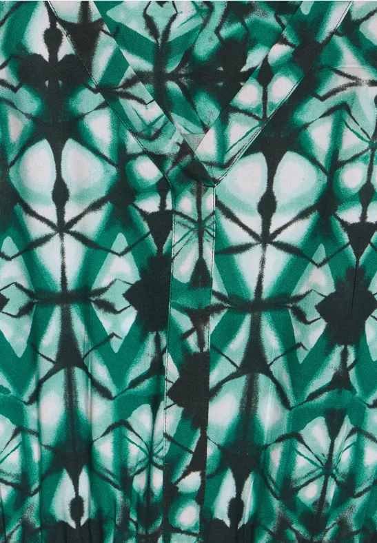 Grünes Maxikleid mit Grafikmuster