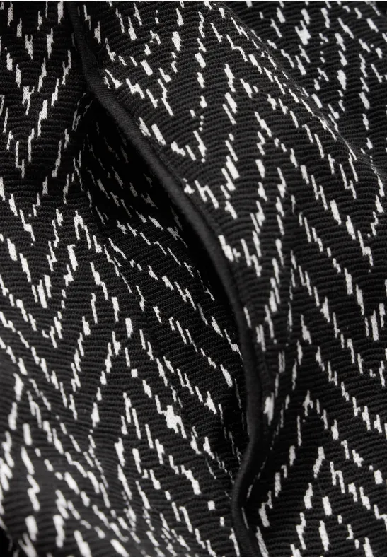 Kleid mit Grafikmuster und Taschen