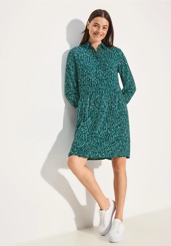 Bedrucktes, knielanges Hemdkleid