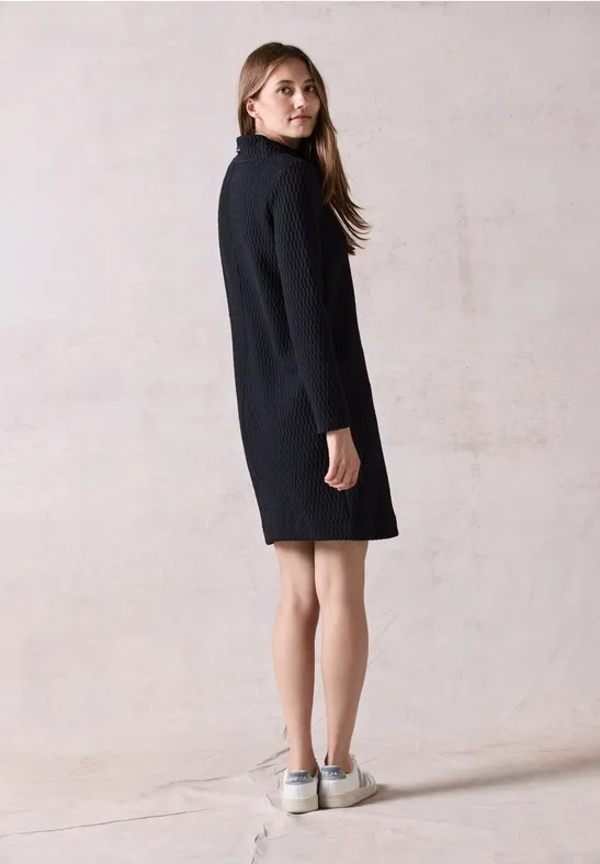 Strukturiertes Strick-Minikleid mit Rollkragen