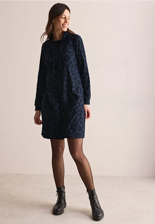 Jacquard-Kleid mit Leo-Muster und Stehkragen