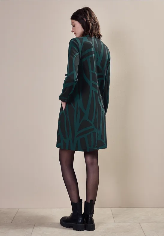 Kleid mit geometrischem Druck und langen Ärmeln