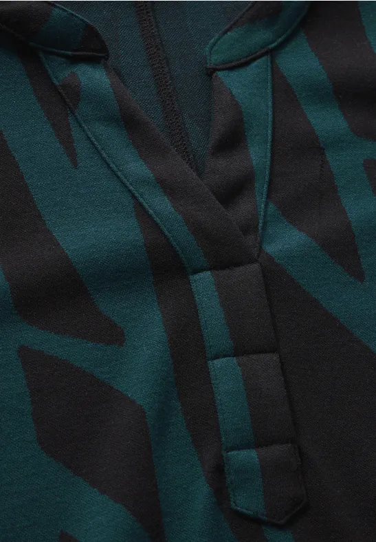 Kleid mit geometrischem Druck und langen Ärmeln