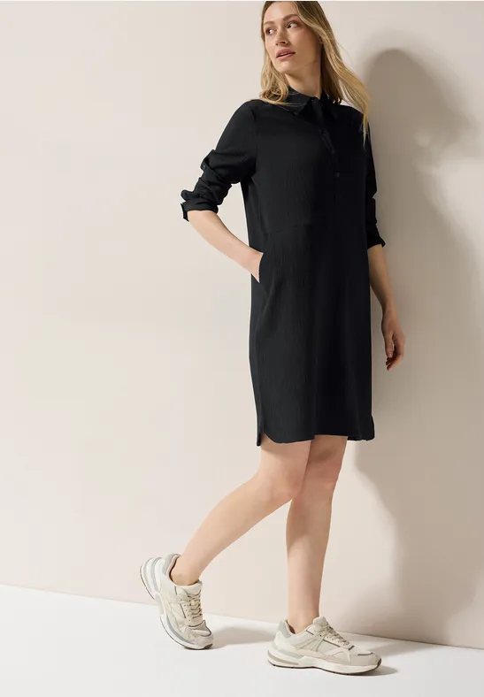 Schwarzes strukturiertes lässiges Hemdkleid