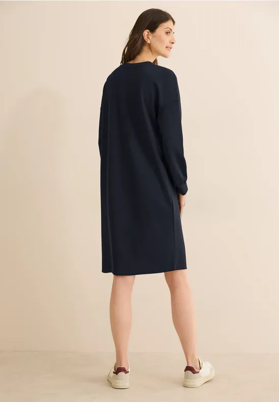Lässiges Strickkleid in Knielänge