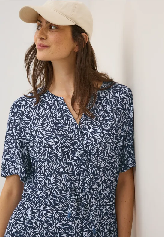 Knielanges Kleid mit geometrischem Druck