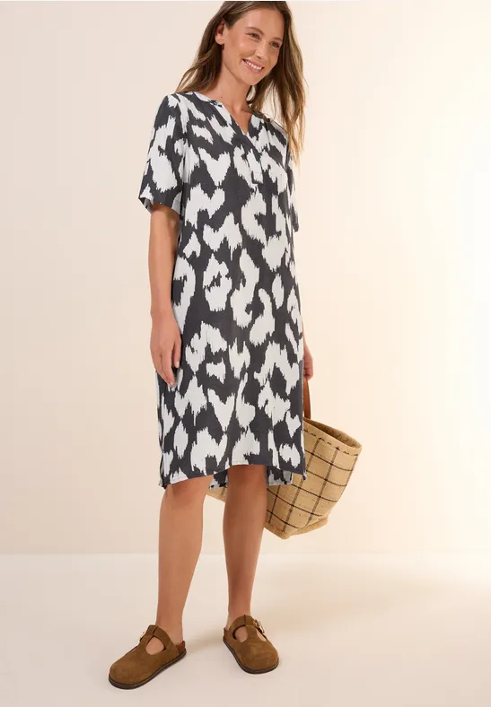 Kleid mit grafischem Druck und kurzen Ärmeln