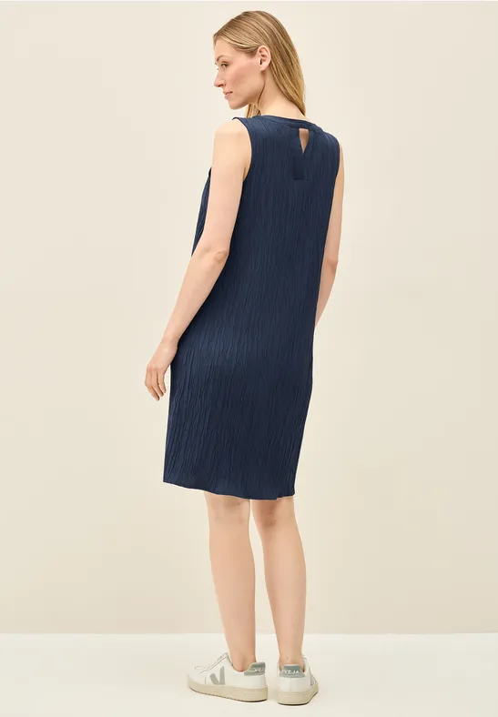 Ärmelloses Strukturstrickkleid mit Cut-Out