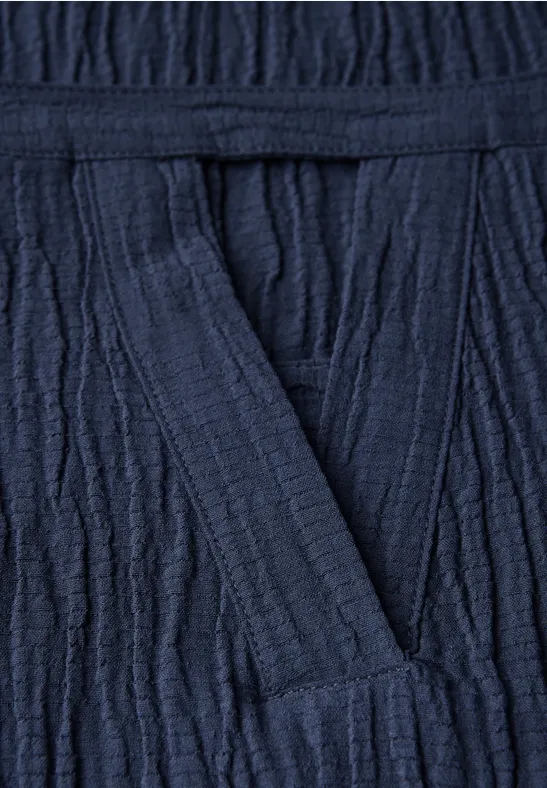 Ärmelloses Strukturstrickkleid mit Cut-Out