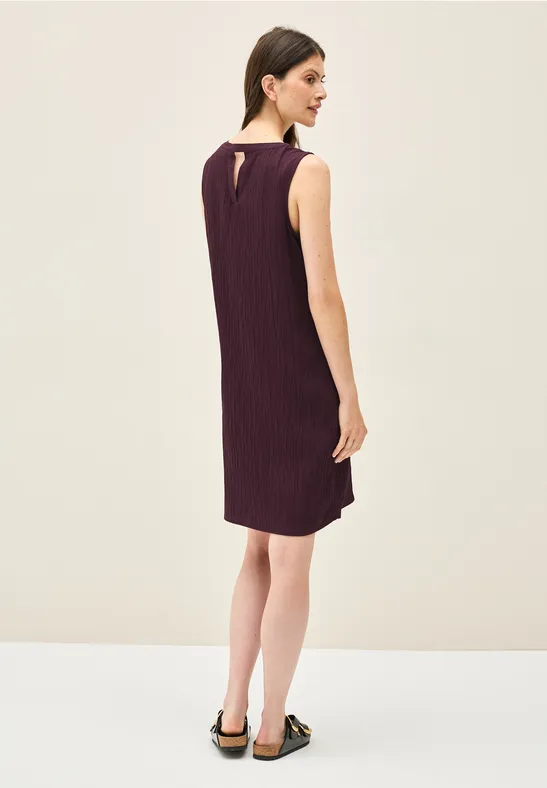 Ärmelloses lässiges Minikleid mit Cut-Out