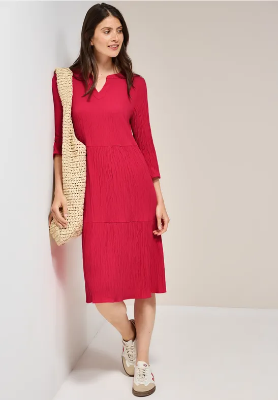 Strukturiertes, gestuftes Midikleid mit Ärmeln