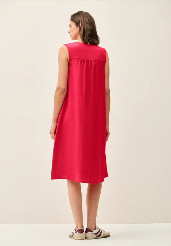 Ärmelloses Shiftkleid mit Bindeband