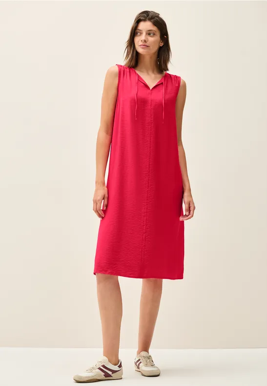 Ärmelloses Shiftkleid mit Bindeband