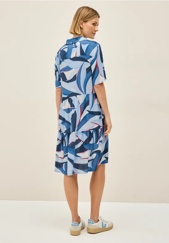 Abstrakt bedrucktes, gestuftes Midi-Hemdkleid
