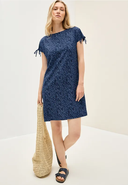Lässiges Strickkleid mit Blätterdruck