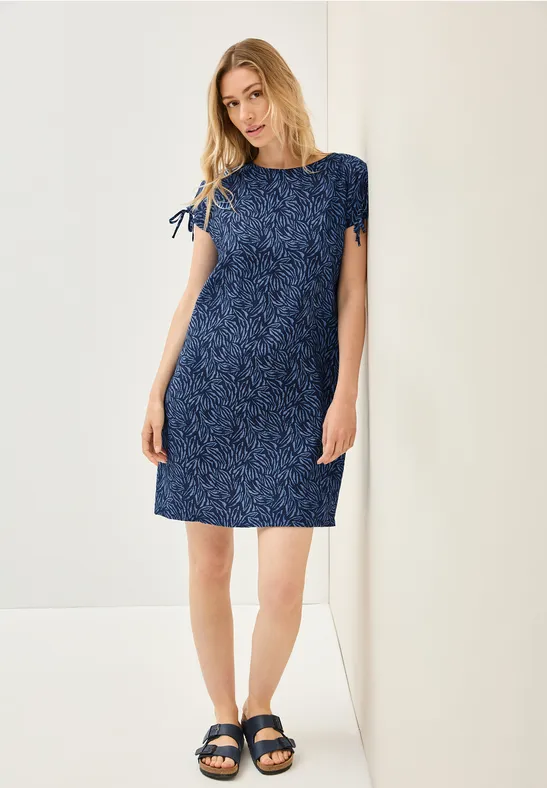 Lässiges Strickkleid mit Blätterdruck