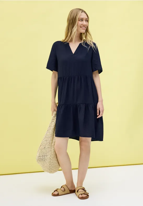 Lässiges Mini-Stufenkleid mit V-Ausschnitt