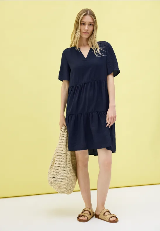 Lässiges Mini-Stufenkleid mit V-Ausschnitt