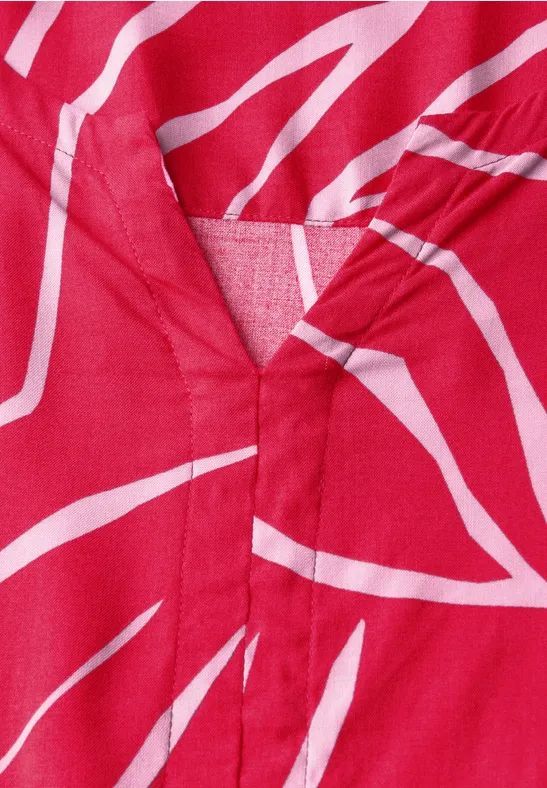 Gemustertes Stufen-Midikleid mit Bindegürtel