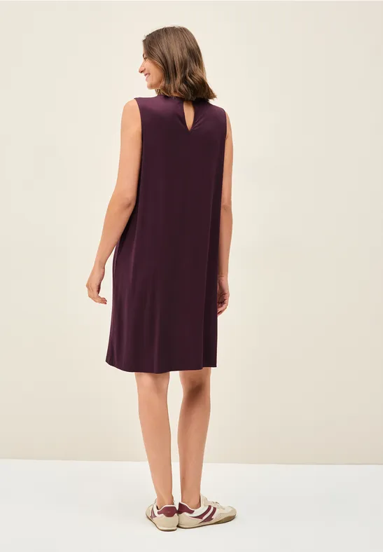Ärmelloses Jerseykleid mit Cut-Out-Rücken