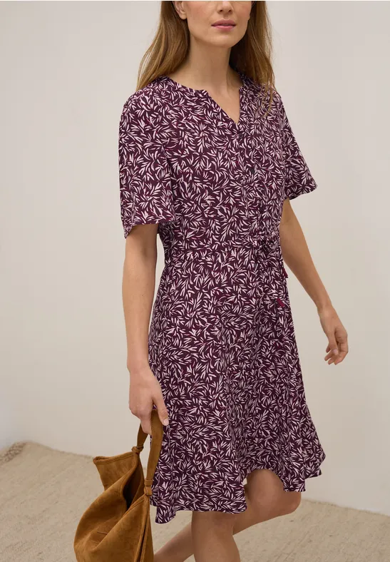 Gemustertes Kleid mit V-Ausschnitt und Bindegürtel