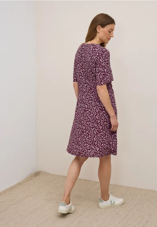 Gemustertes Kleid mit V-Ausschnitt und Bindegürtel