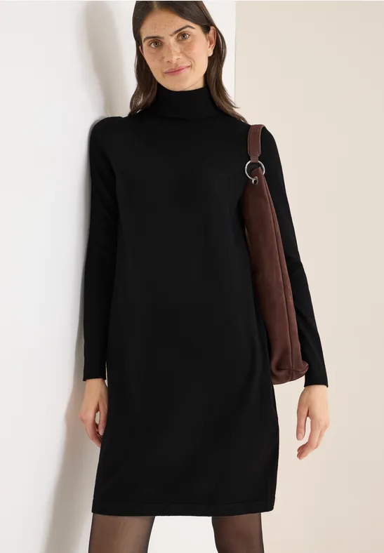 Gemütliches Rollkragen-Strickkleid
