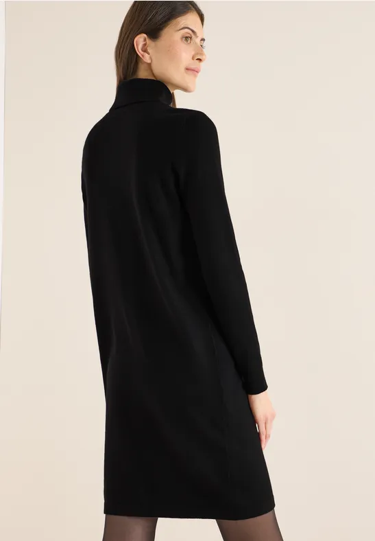 Gemütliches Rollkragen-Strickkleid