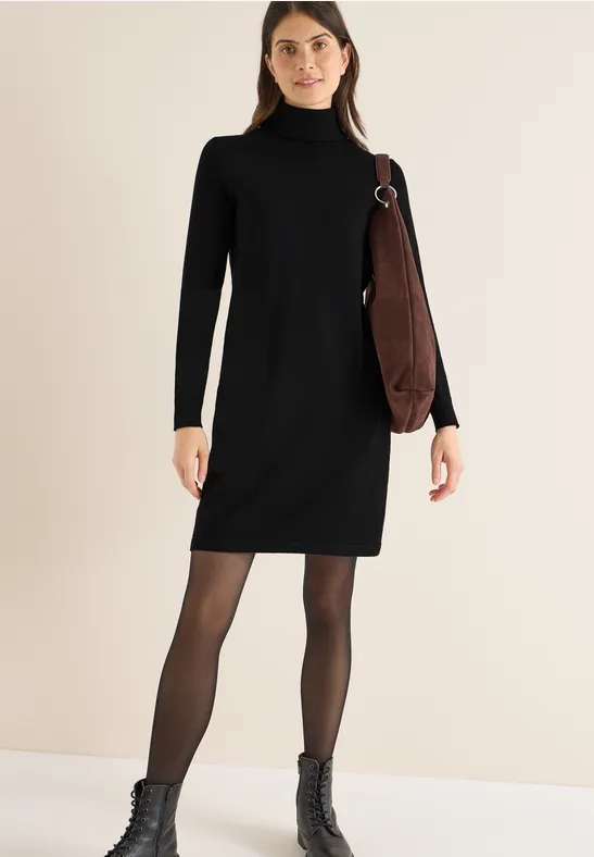 Gemütliches Rollkragen-Strickkleid