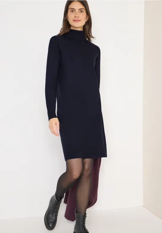 Kuscheliges Strickkleid mit Rollkragen