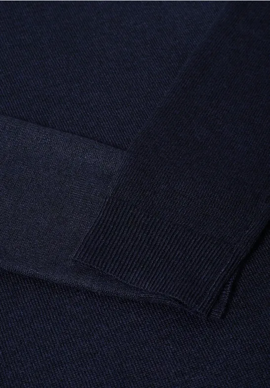 Kuscheliges Strickkleid mit Rollkragen