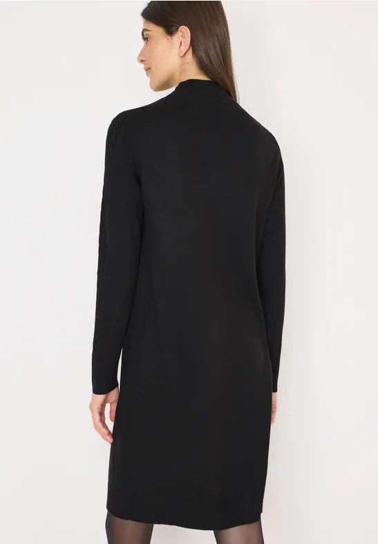 Kuscheliges Strickkleid mit Reißverschlusskragen